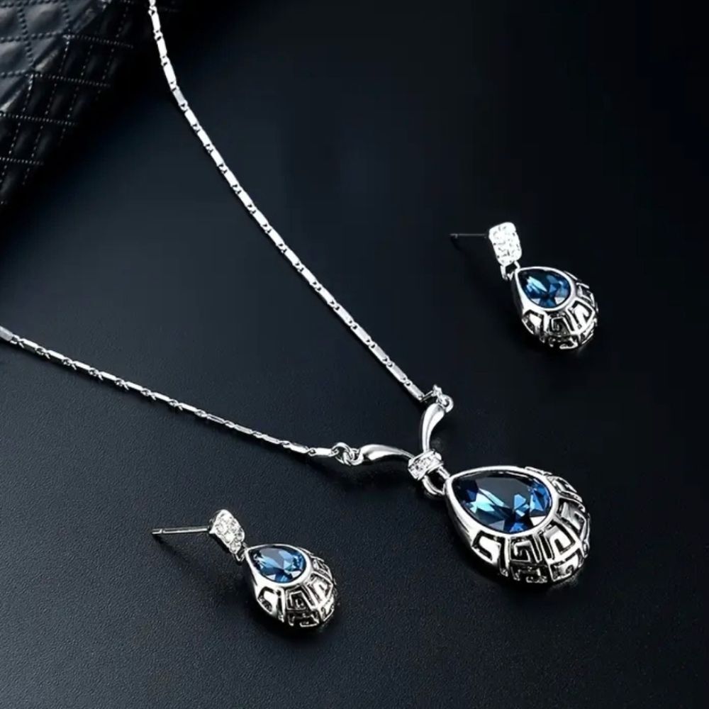 Stunning Blue Silver Crystal Diamond Necklace and Earrings Set